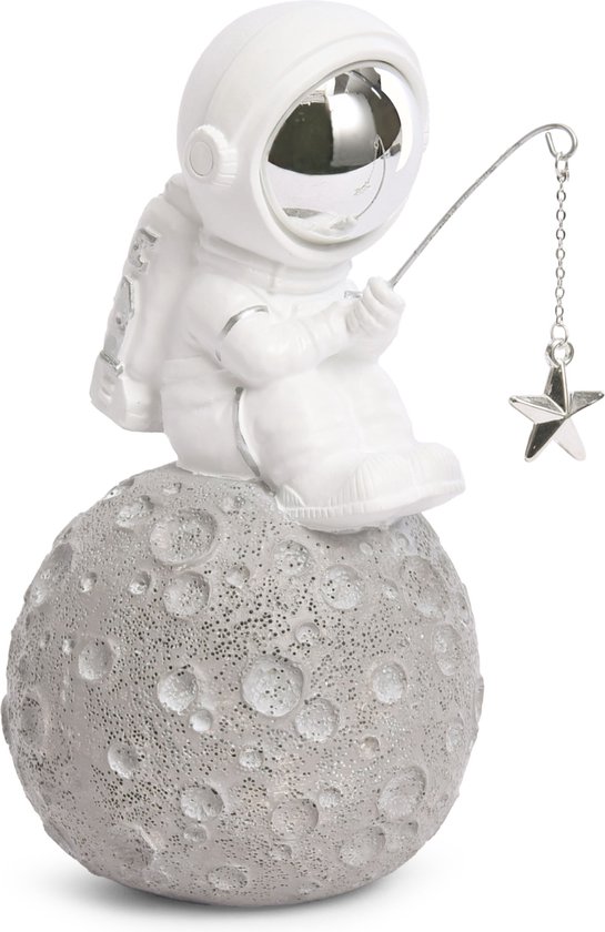 BRUBAKER Figurine décorative astronaute à la pêche aux étoiles - pêcheur assis sur la lune - 17 cm Figurine spatiale Spaceman avec ange et casque chromé - statue spatiale moderne peinte à la main - blanc et argent