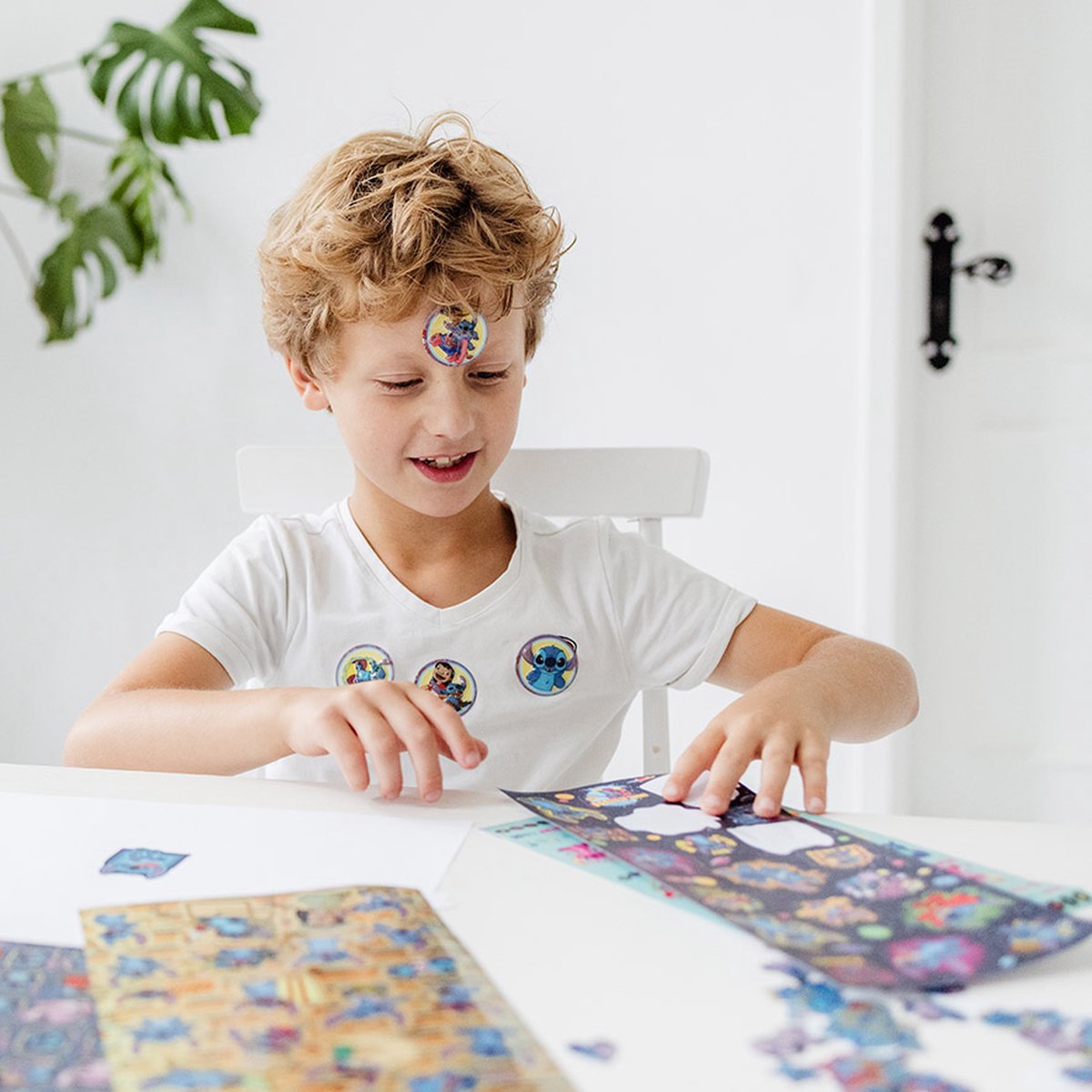 Disney Stitch stickers - Totum super stickerset XL 7 vellen | speelgoed knutselen en stickeren meisjes en jongens - incl. luxe stickers en spelletjes — afbeelding 18