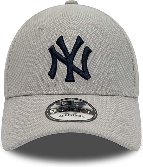 New Era New York Yankees Diamond Era Essential Grey 9FORTY Adjustable Cap
