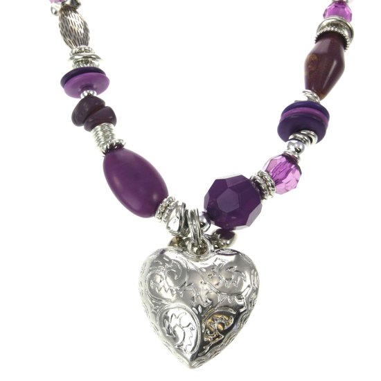 Collier Behave avec diverses perles et pendentif en forme de cœur