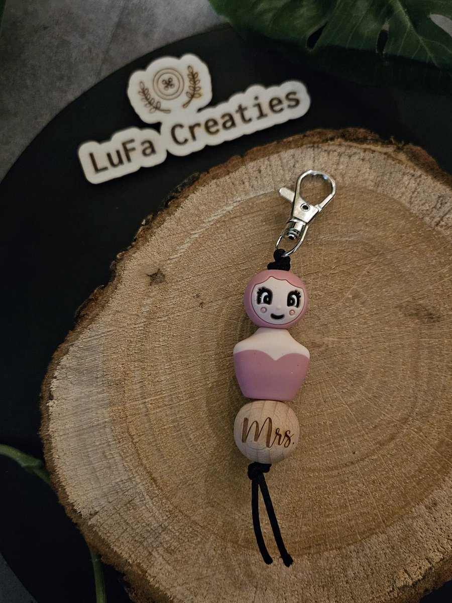 Sleutelhanger Mrs Roze Jurk