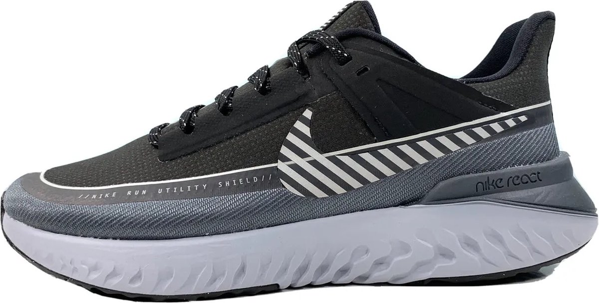 Nike nike legend react 2 shield in de kleur . Zwart