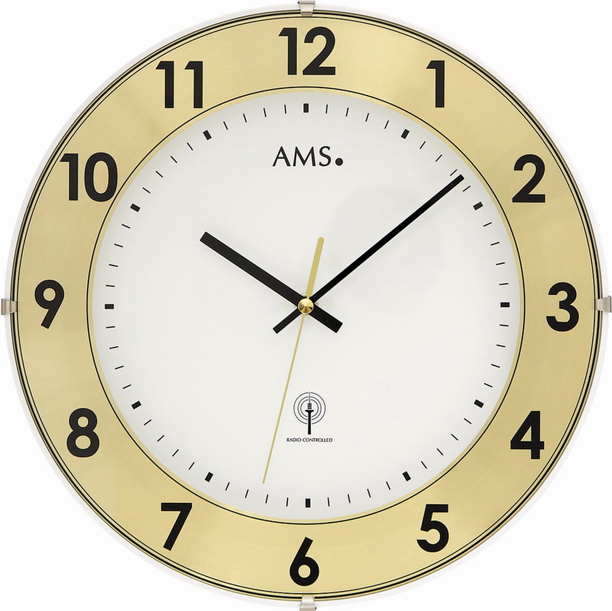 AMS F5947 - Wandklok - Analoog - Radiogestuurde tijdsaanduiding - Rond - Kunststof - Aluminium - Mineraal Glas - Wit - Goudkleurig - Zwart