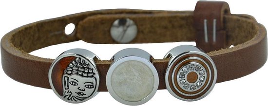 Bruin lederen armband met opdruk van Boeddha, een witte steen en een mandala bedel.