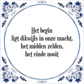 Tegeltje met Spreuk (Tegeltjeswijsheid): Het begin ligt dikwijls in onze macht, het midden zelden, het einde nooit + Kado verpakking & Plakhanger