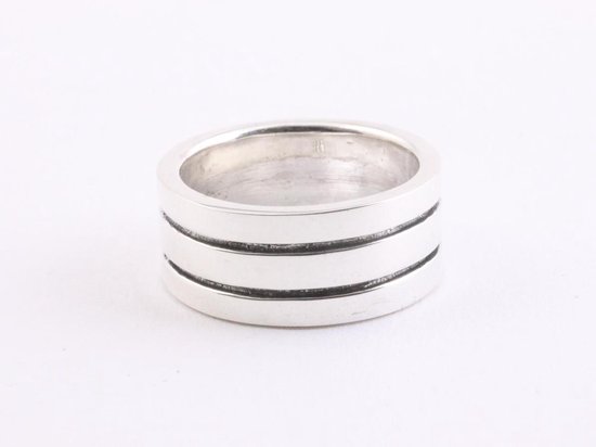 Zilveren ring met fijne zwarte banden - maat 18.5