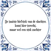 Tegeltje met Spreuk (Tegeltjeswijsheid): De taaiste biefstuk van de slachter, komt hier terecht, maar wel een stuk zachter + Kado verpakking & Plakhanger