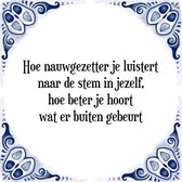 Tegeltje met Spreuk (Tegeltjeswijsheid): Hoe nauwgezetter je luistert naar de stem in jezelf, hoe beter je hoort wat er buiten gebeurt + Kado verpakking & Plakhanger