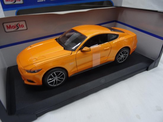 Maisto - Ford Mustang GT 2015 - Oranje Schaal 1:18