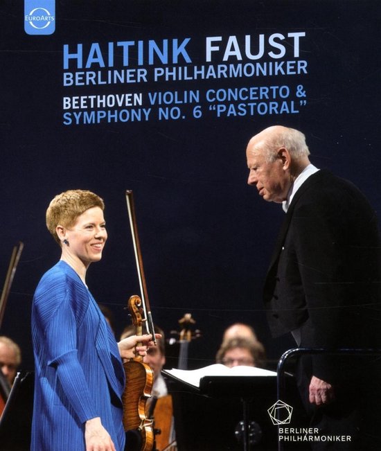 Dirigent Bernard Haitink en violiste Isabelle Faust met het Berliner Philharmoniker voor Beethovens Vioolconcert.