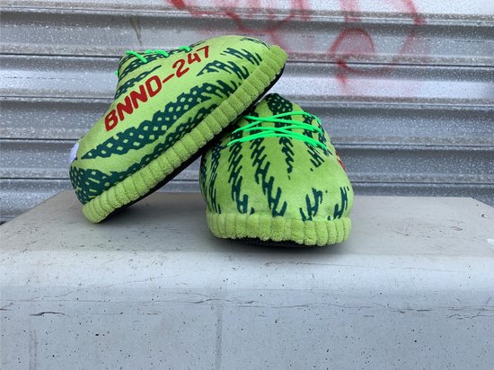 Yeezy 350 v2 Beluga Réflective 39 1/3 - Vinted