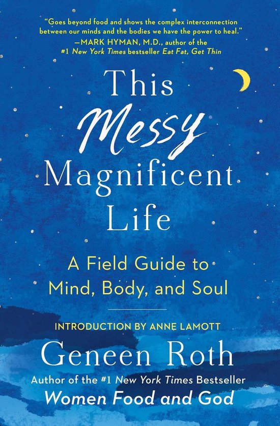 Couverture de livre intitulée "This Messy Magnificent Life" en lettres blanches et jaunes, avec une lune et des étoiles jaunes sur fond bleu.