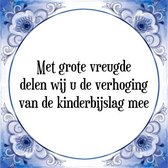 Tegeltje met Spreuk (Tegeltjeswijsheid): Met grote vreugde delen wij u de verhoging van de kinderbijslag mee + Kado verpakking & Plakhanger