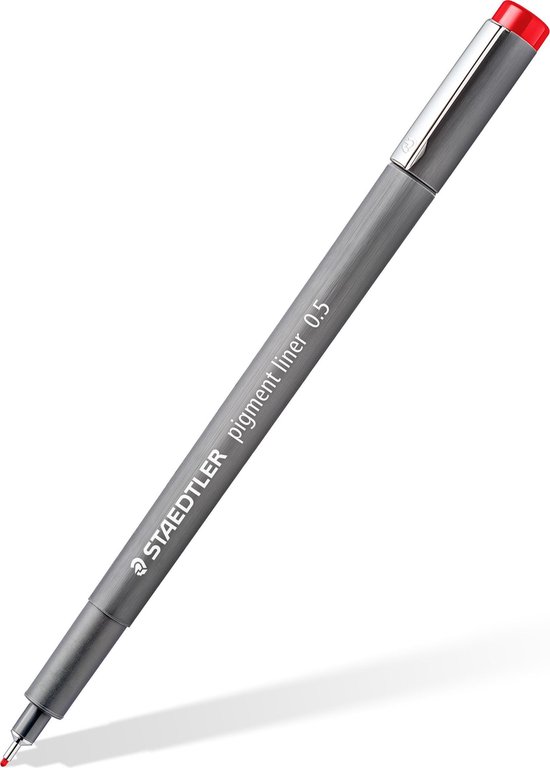 Feutre Staedtler pigment liner gris 0.5 avec capuchon rouge, la pointe du stylo dessinant un point rouge.