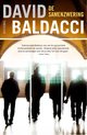 Boekcover van 'De samenzwering' door David Baldacci met silhouetten van vijf mannen.