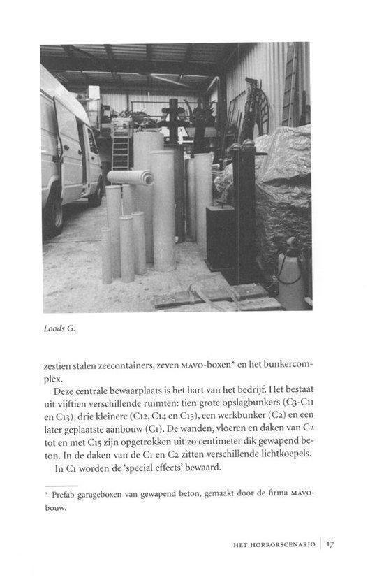 Opslagruimte met diverse cilindervormige objecten, waaronder zeecontainers, mavo-boxen en bunkercomplex.