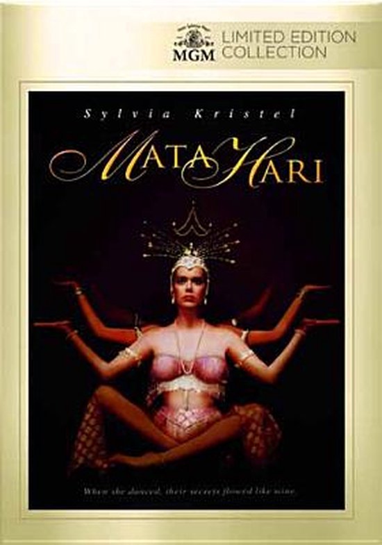 Sylvia Kristel als Mata Hari in een roze, bewerkte outfit met gouden versieringen en een tiara. Vier armen zijn zichtbaar.