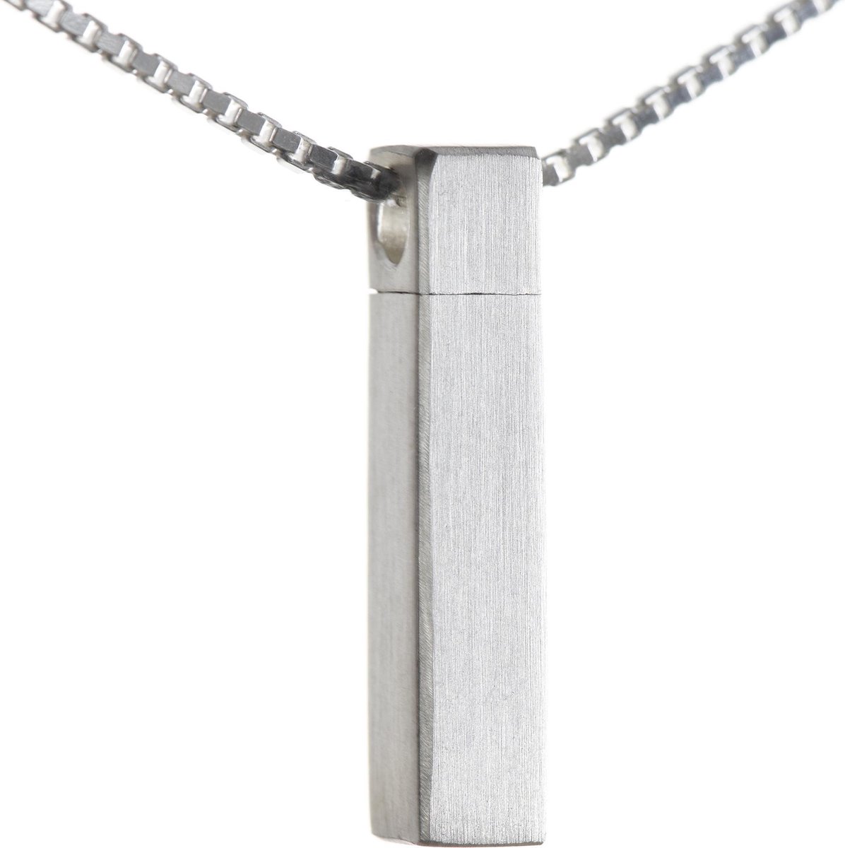 Ashanger zilver, model Radius. Met collier.
