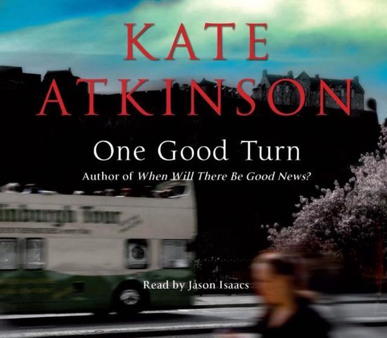 Boekcover met de titel 'One Good Turn' door Kate Atkinson. Een bus met 'Edinburgh Tour' erop is in beweging.