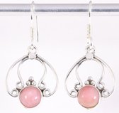 Opengewerkte zilveren oorbellen met roze opaal