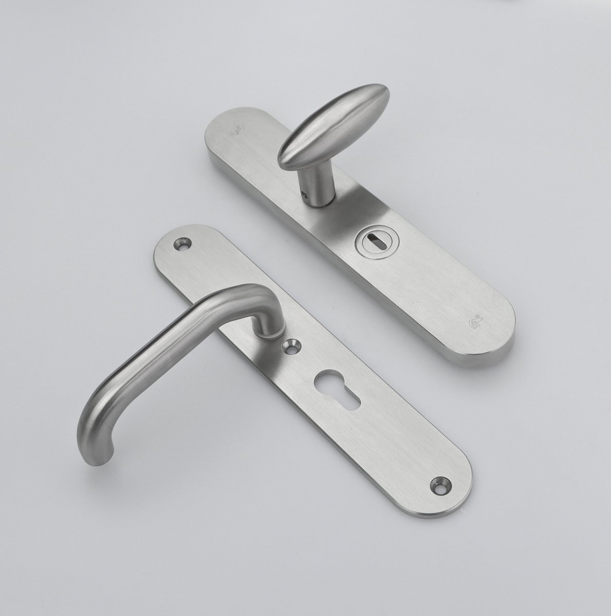 MASSIEF RVS Tzunali Deurbeslag. Model MINHO SKG*** BREED T=15/5 VKTB (kerntrek) PC55  BUITEN KNOP OVIDIO; BINNEN KRUK FORNOS