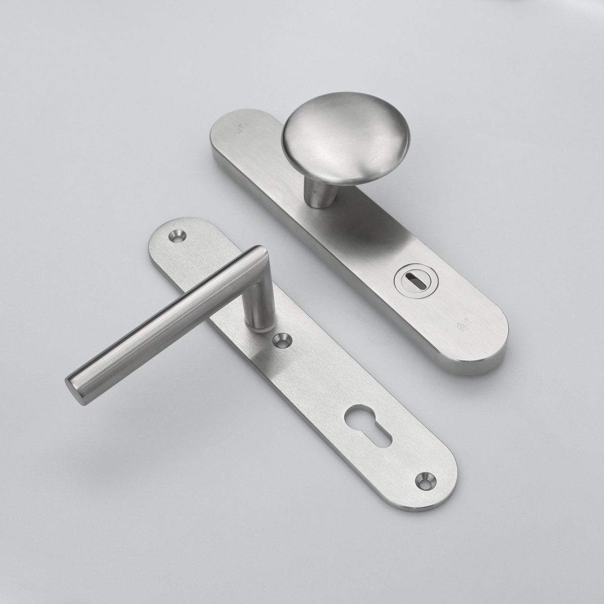 MASSIEF RVS Tzunali Deurbeslag. Model MINHO SKG*** BREED T=15/5 VKTB (kerntrek) PC92  BUITEN KNOP GUARDA; BINNEN KRUK ANADIA