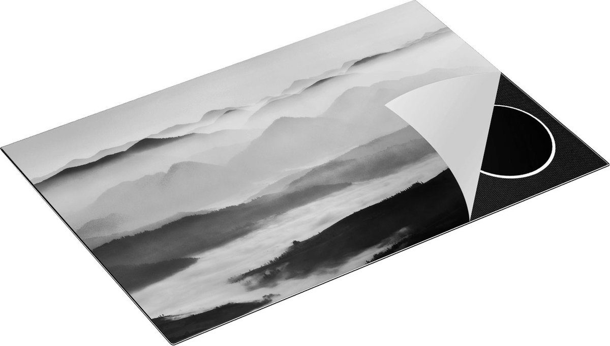 Chefcare Inductie Beschermer Heuvel Landschap tijdens de Mist - Zwart Wit - 81,6x52,7 cm - Afdekplaat Inductie - Kookplaat Beschermer - Inductie Mat