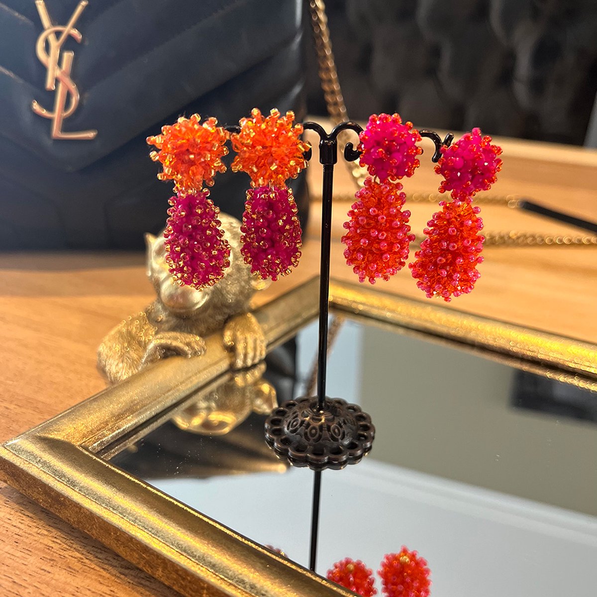 Le Rêve Amsterdam oorstekers met kraaltjes oranje met fuchsia - goud op zilver - oorbellen