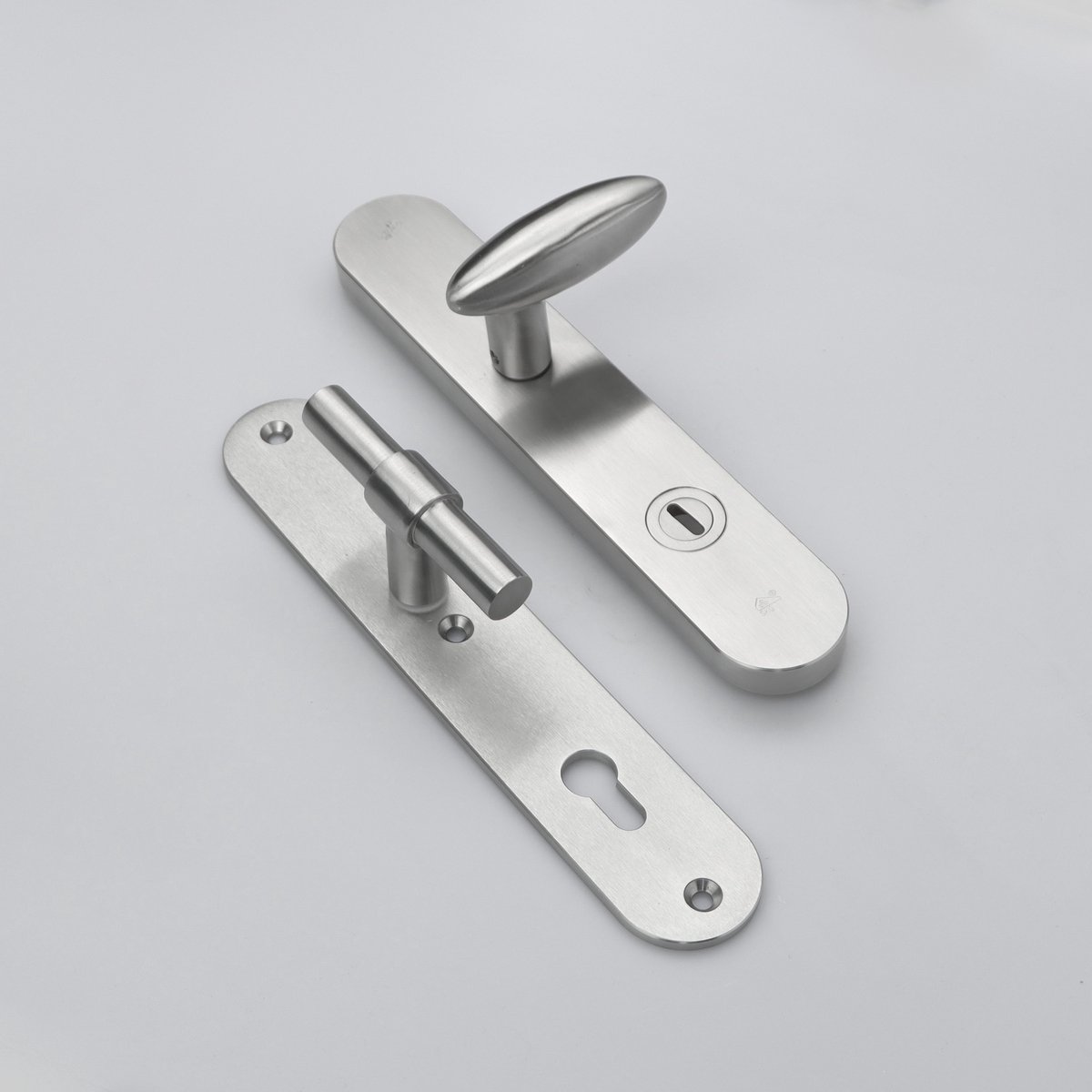 MASSIEF RVS Tzunali Deurbeslag. Model MINHO SKG*** BREED T=15/5 VKTB (kerntrek) PC92 BUITEN KNOP OVIDIO; BINNEN KRUK AMSTERDAM