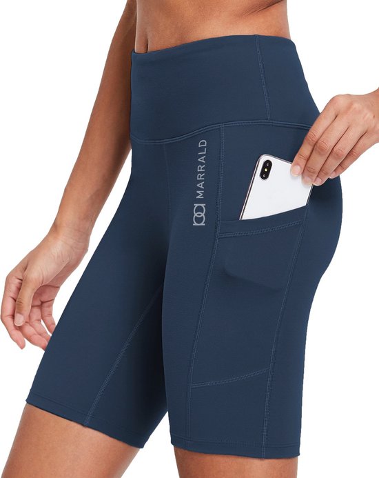 Marineblauwe Marrald biker short met hoge taille en een telefoonzakje aan de zijkant.