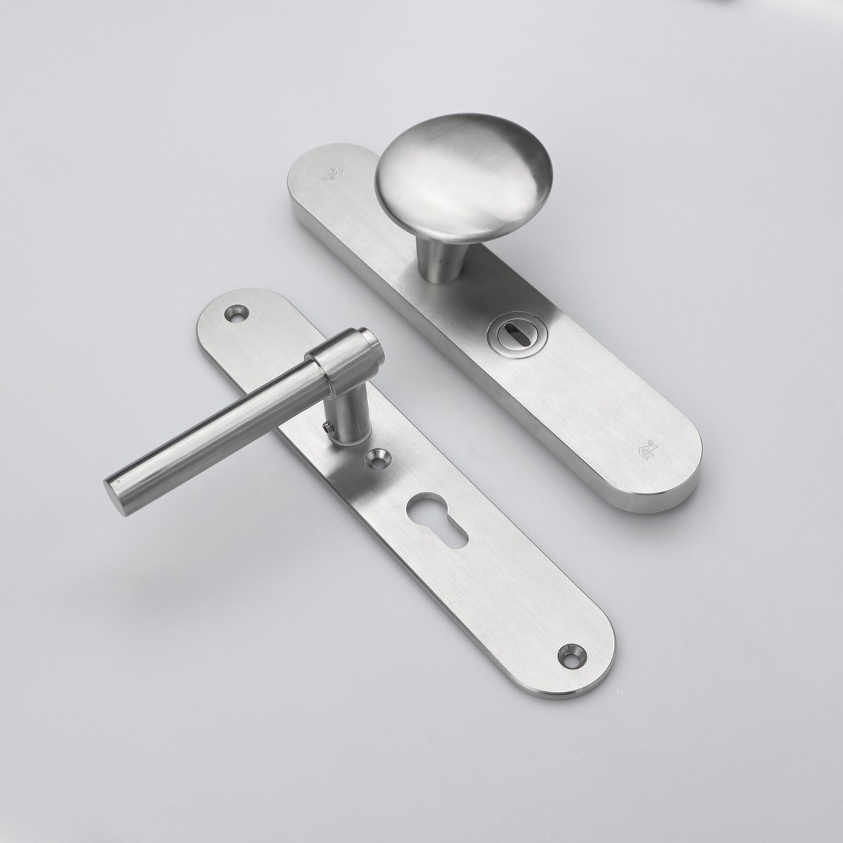 MASSIEF RVS Tzunali Deurbeslag. Model MINHO SKG*** BREED T=15/5 VKTB (kerntrek) PC55 BUITEN KNOP GUARDA; BINNEN KRUK PARIJS