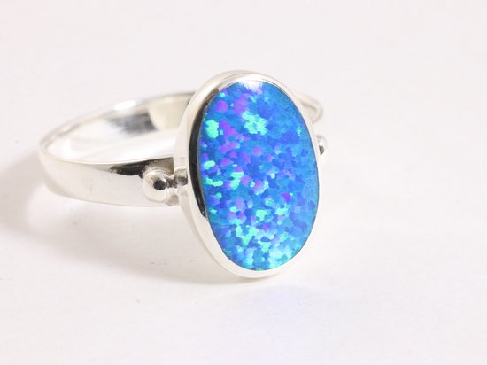 Fijne hoogglans zilveren ring met Australische opaal