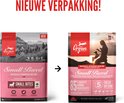 Nieuwe verpakking Orijen Small Breed Small Bites hondenvoer met afbeelding van bergen, naast nieuwe verpakking met vrouw en hond.