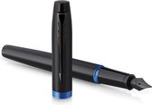 Parker IM Vibrant Rings vulpen | satijn zwarte lak met marineblauwe details | medium punt met blauwe inkt navulling | geschenkdoos