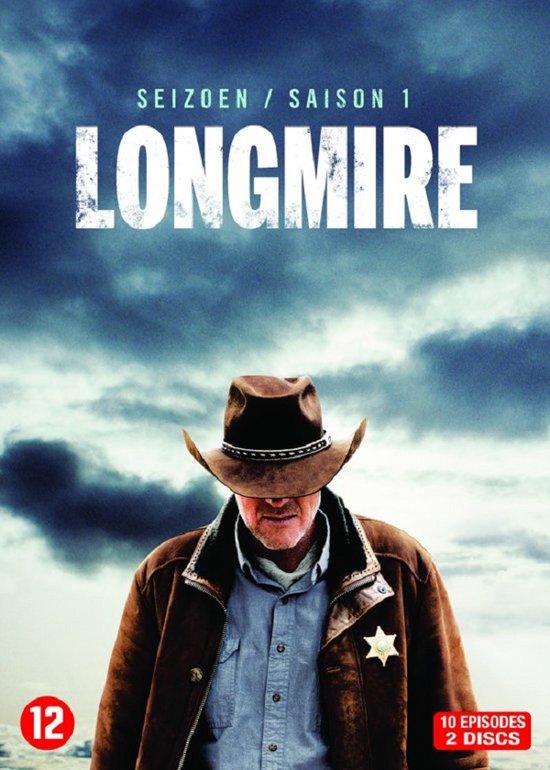 Season 1 Longmire. Een man met een cowboyhoed en bruine jas met een sheriffster. 10 afleveringen, 2 schijven.