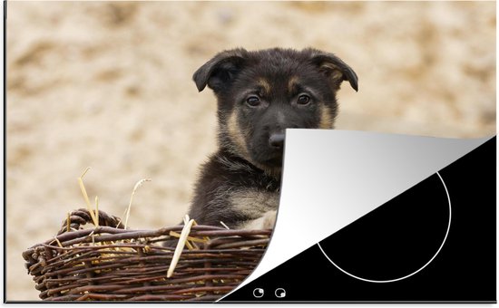 KitchenYeah® Inductie beschermer 78x52 cm - Duitse herder pup in mand - Kookplaataccessoires - Afdekplaat voor kookplaat - Inductiebeschermer - Inductiemat - Inductieplaat mat