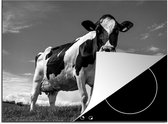 KitchenYeah® Inductie beschermer 60x52 cm - Een bewolkte lucht boven een Friese koe - zwart wit - Kookplaataccessoires - Afdekplaat voor kookplaat - Inductiebeschermer - Inductiemat - Inductieplaat mat