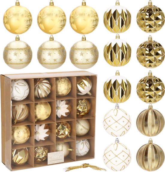 Box met 16 gouden en witte kerstballen naast losse ballen en een glittertros.