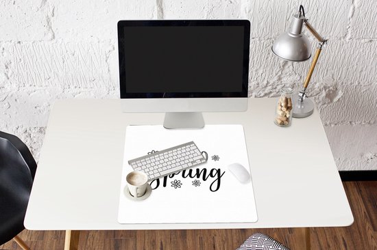 Muismat XXL 60x60 cm - Bureau onderlegger - Bureau mat Lente quote "Hello Spring" op een witte achtergrond - Bureaumat - Gaming mousepad xl - Bureaulegger groot - Computer deskmat