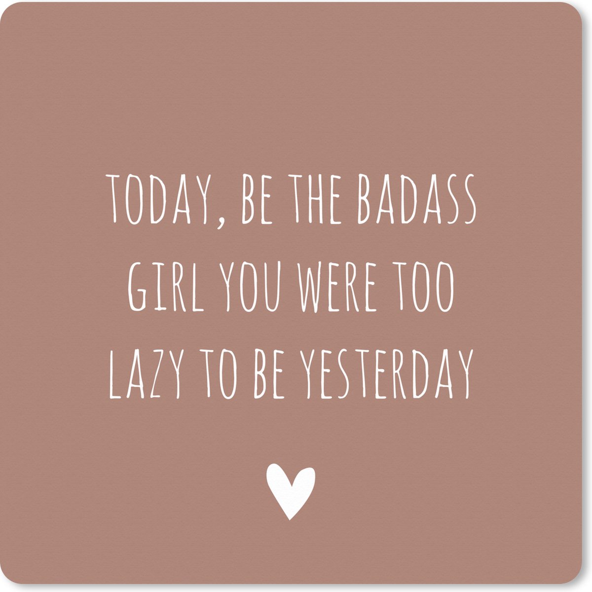 Muismat XXL 60x60 cm - Bureau onderlegger - Bureau mat Engelse quote "Today, be the badass you were to lazy to be yesterday" voor een bruine achtergrond - Bureaumat - Gaming mousepad xl - Bureaulegger groot - Computer deskmat
