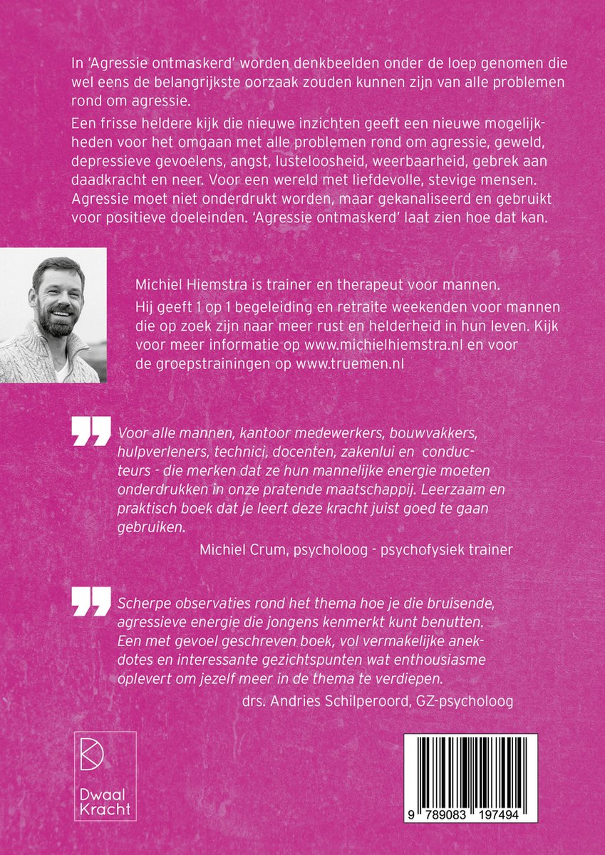 Achterkant van een boek met tekst en een portretfoto van een man met baard.