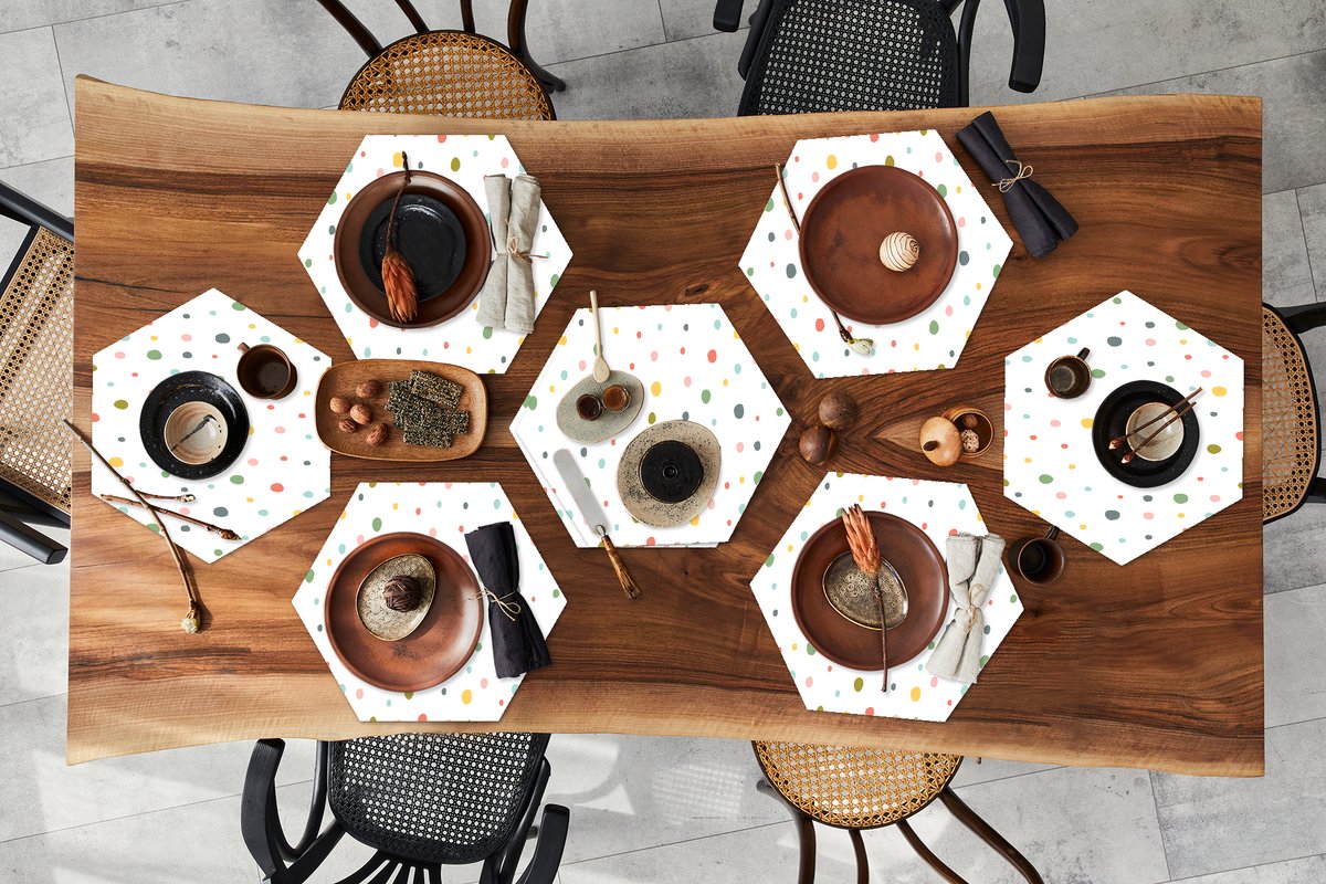 Placemats hexagon - Onderleggers placemats - Placemat zeshoek - Verf - Patroon - Stippen - 8 stuks
