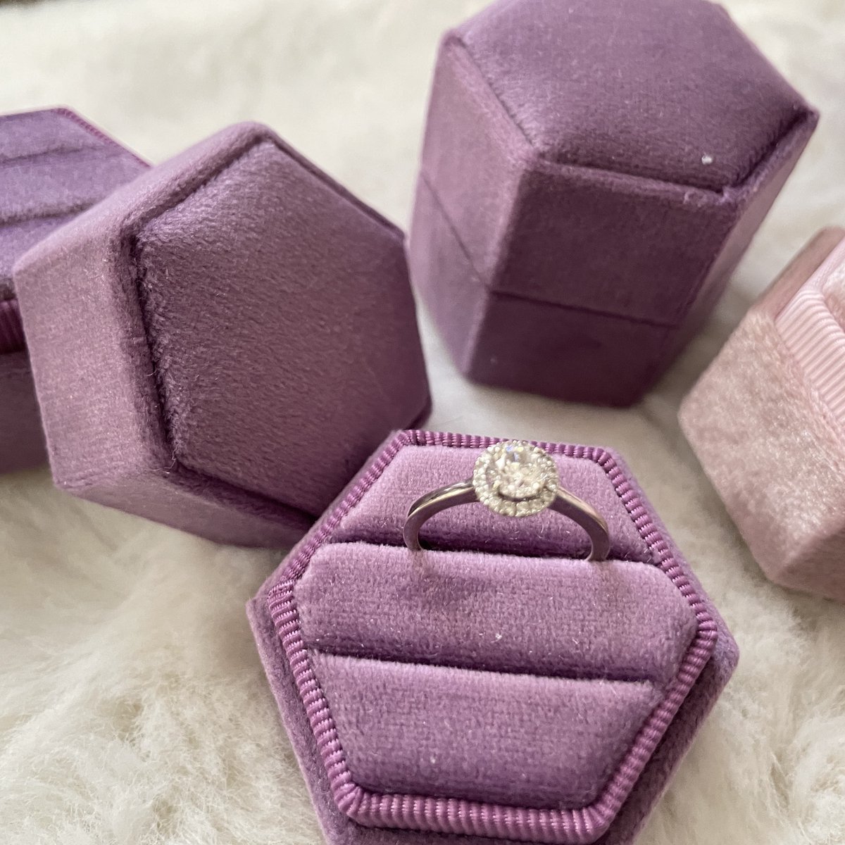 Vintage geïnspireerde Hexagon fluwelen trouwring box-lila-voor 2 rings