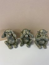 Groen metallic apen " horen, zien & zwijgen" beeldjes - groen metallic - set van 3 - 13 cm hoog - polyresin - Decoratieve beeldjes - Woonaccessoires