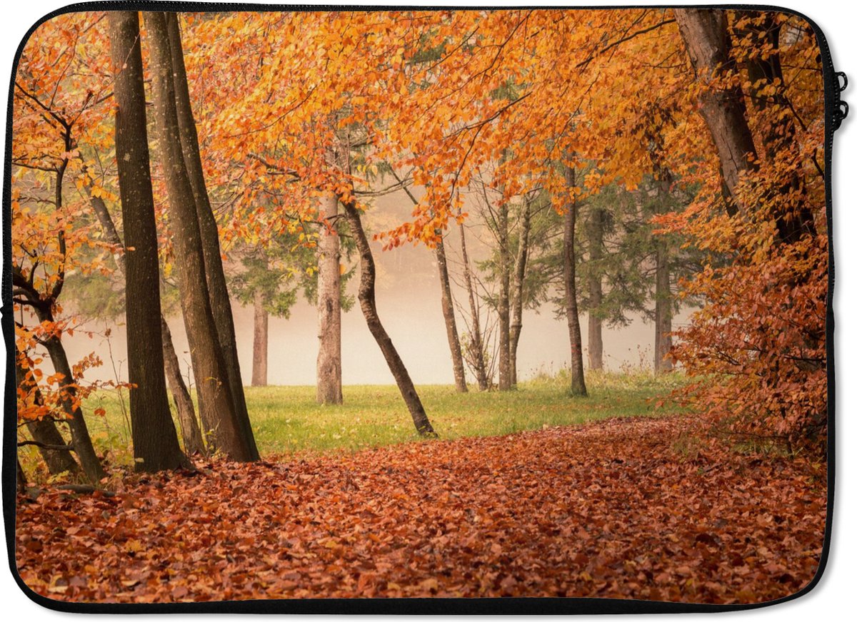 Laptophoes 13 inch - Bladeren - Herfst - Bos - Laptop sleeve - Binnenmaat 32x22,5 cm - Zwarte achterkant