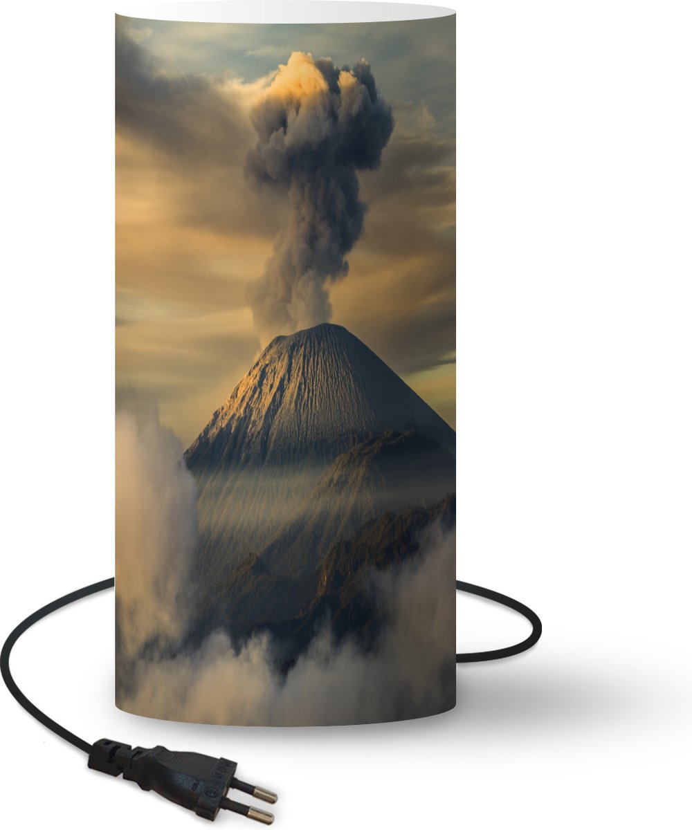 Lamp - Nachtlampje - Tafellamp slaapkamer - Vulkaan in Indonesie - 54 cm hoog - Ø24.8 cm - Inclusief LED lamp