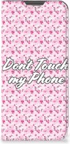 Hoesje Geschikt voor Samsung Galaxy A13 (4G) Bookcase Flowers Pink Don't Touch My Phone