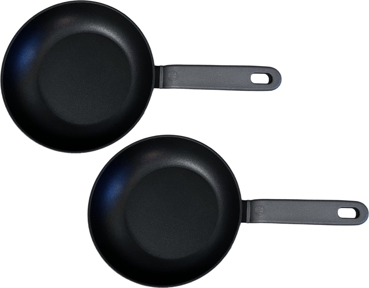 BRA Master Koekenpan, 28 cm, roestvrij staal, zonder antiaanbaklaag, PFOA- vrij, Full Induction, geschikt voor alle soorten fornuizen, roestvrijstalen steel met siliconen coating BRA Master Koekenpan, 28 cm, roestvrij staal, zonder antiaanbaklaag, PFOA- vrij, Full Induction, geschikt voor alle soorten fornuizen, roestvrijstalen steel met siliconen coating