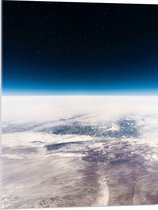 WallClassics - Acrylglas - Uitzicht over de Aarde in de Ruimte - 60x80 cm Foto op Acrylglas (Wanddecoratie op Acrylaat)