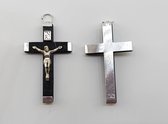 Kruishanger / Dhr Jezus aan het kruis voor aan een ketting 2,5 x 4,5 cm (metaal en hout)